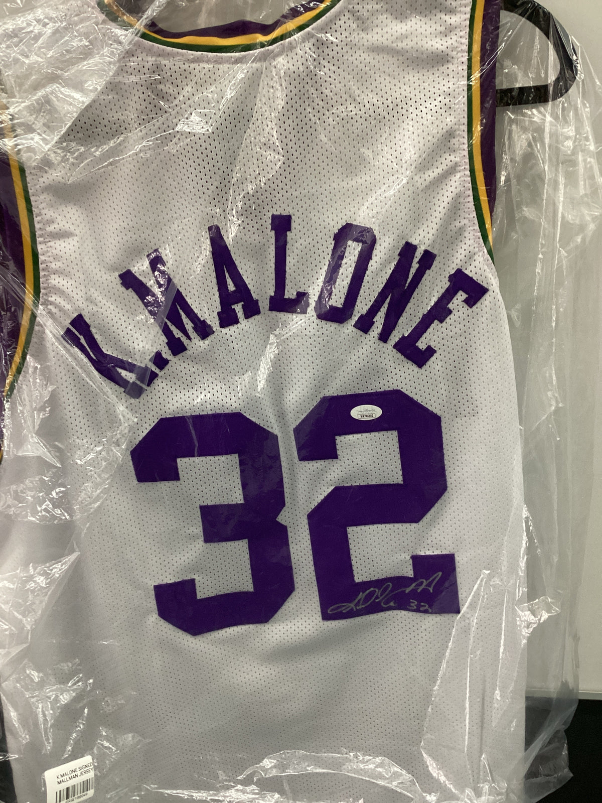 Signed Jersey - Utah Jazz - K. Malone - #32