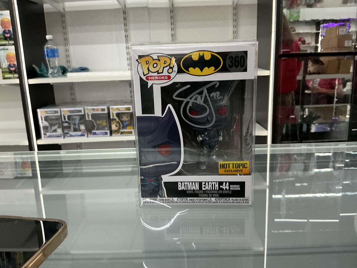 Signed Funko 360 - Batman - Batman Earth -44 - Hot Topic Exclusive - Signed Scott Snyder And Greg Capullo