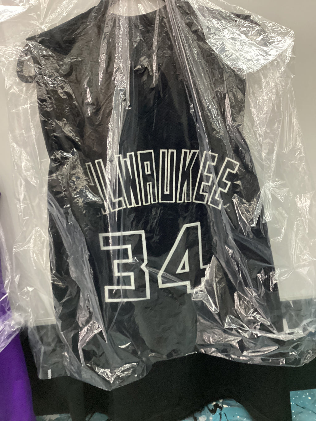Signed Jersey - Milwaukee - Antetokounmpo - # 34